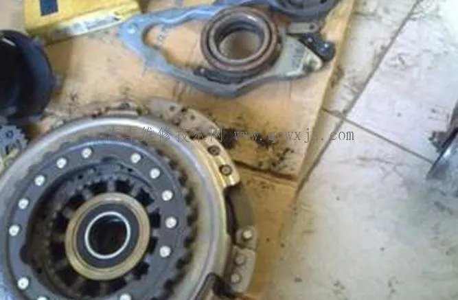 换挡顿挫是什么原因?怎么办