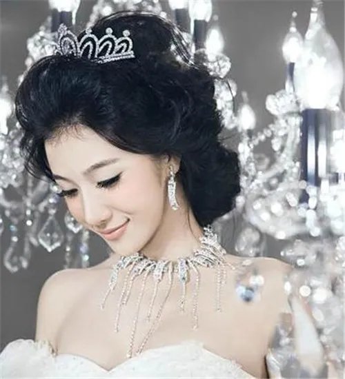 新娘盘头发型步骤详解 新娘盘头发型有哪些款式