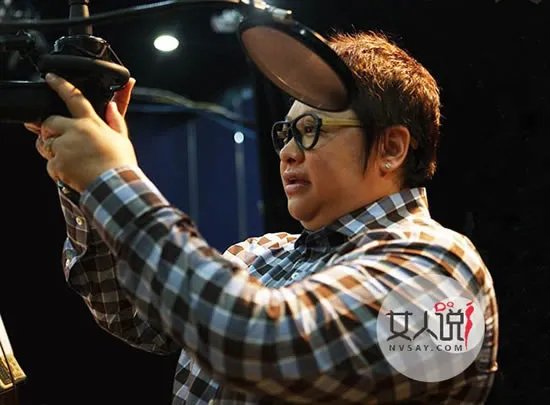 韩红管彤结婚接吻相片：秘密隐婚背后的惊人真相揭秘