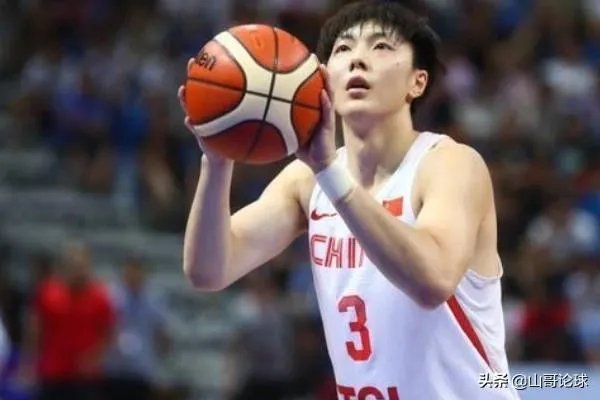 东京奥运会落选赛24队伍出炉，中国男篮面对欧美豪强该选谁出战，怎么打？