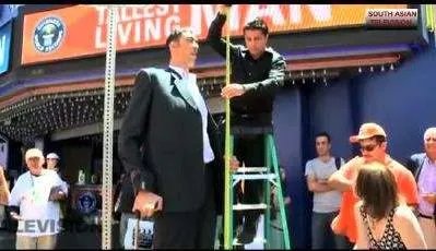 苏尔坦 科森身高:世界第一高人苏尔坦·科森照片