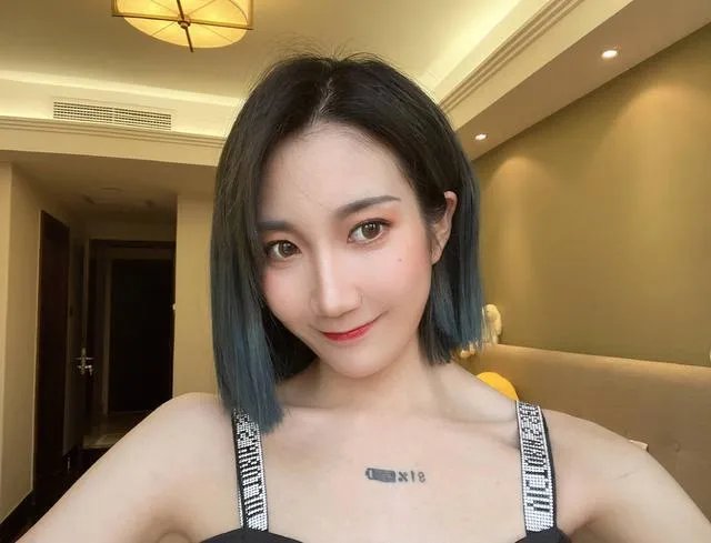 李佳航发文声援乃万并呼吁互相理解，他们之间的关系如何？