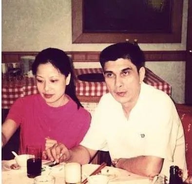 Angelababy父母叫什么,父母是做什么工作的?