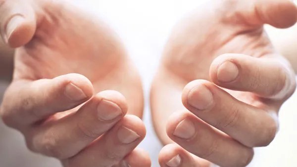 指甲半月痕怎么补回来