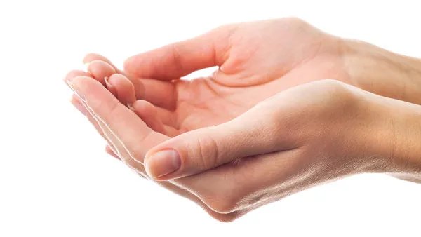 指甲半月痕怎么补回来