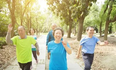 世界最矮男子身高70厘米 自豪称
