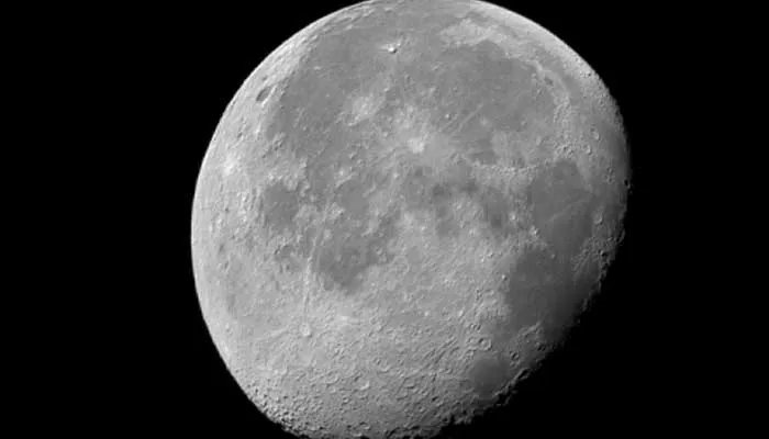 月球是行星吗 月球属于行星吗