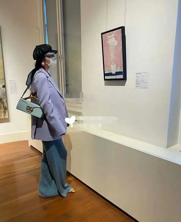 范冰冰素颜出油发汗,整个人就是大妈,对此你怎么看?