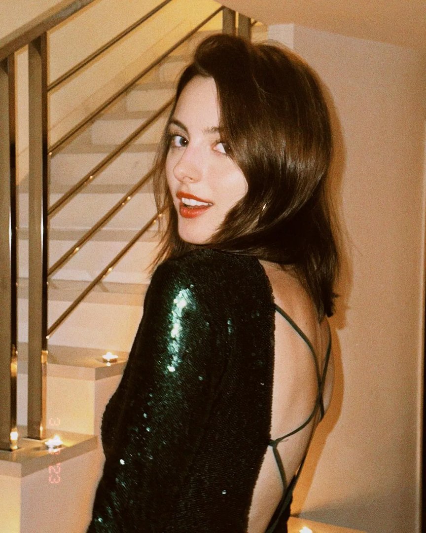 荷兰美女Marina Bondarko福利图 皮肤白皙笑容甜美