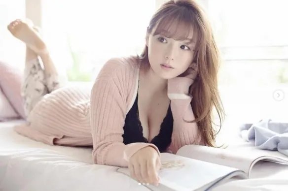 性感倍增!日本头灯女星篠崎爱重返美图:体香四溢!