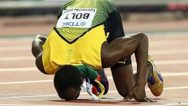 博尔特创造的人类极限里，百米9.58秒和两百米19.19秒哪个更难？