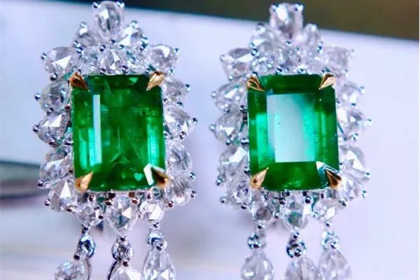 祖母绿和翡翠哪个值钱 祖母绿一克拉大概多少钱