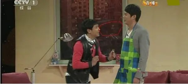 2012年春晚灵异事件真相曝光 吓人鬼脸和白衣女子是谁