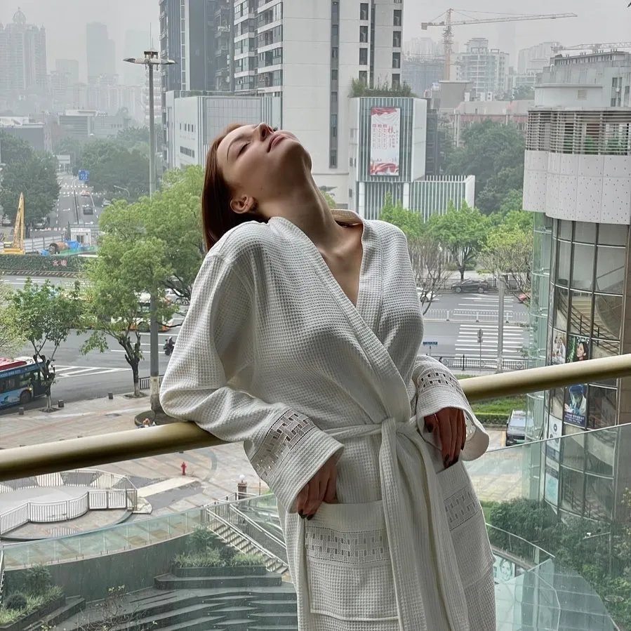 荷兰美女Marina Bondarko福利图 皮肤白皙笑容甜美