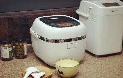 如何用电饭煲蒸米饭