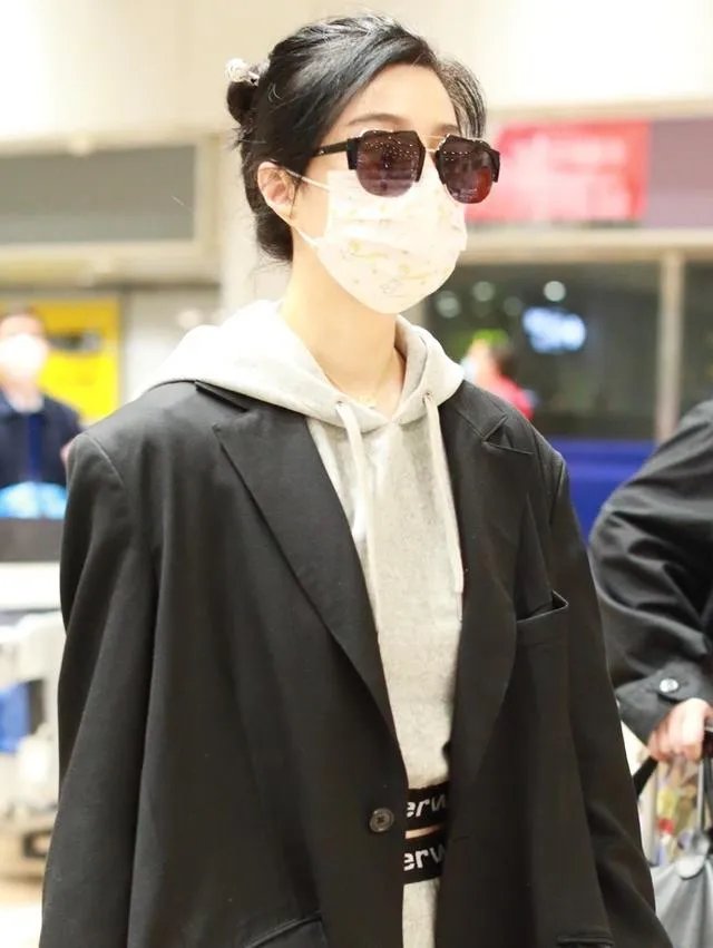 范冰冰素颜出油发汗，整个人就是大妈，对此你怎么看？