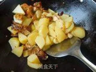 土豆炖鸡块