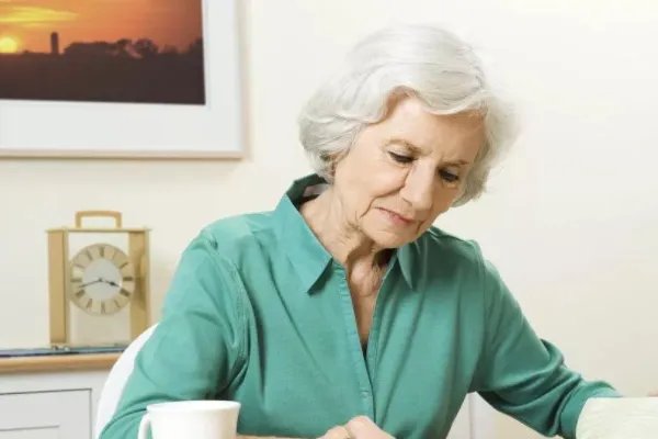 全国阿尔茨海默病患者超千万,居全球之首,如何才能有效降低发病的风险?