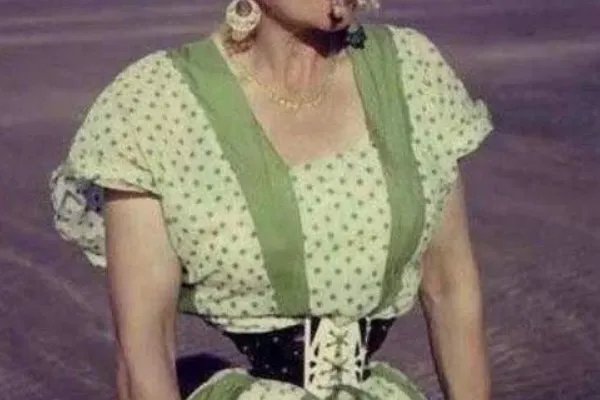 世界上最瘦的腰:腰围仅20厘米(相当于普通人的小腿)