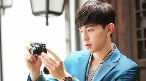 邓伦家境怎么样,邓伦出生于哪里