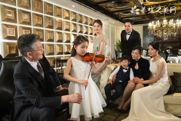 怎么在家自己拉直头发 头发拉直的步骤