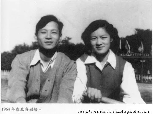 洪晃是谁的女儿家世和真实身世介绍 洪晃年轻时很美个人资料简介