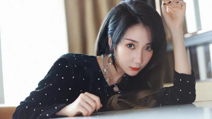 李佳航发文声援乃万并呼吁互相理解，他们之间的关系如何？