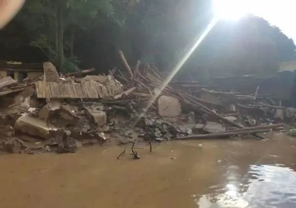 陕西蓝田暴雨致多人失联,当地展开了怎样的救援举措?