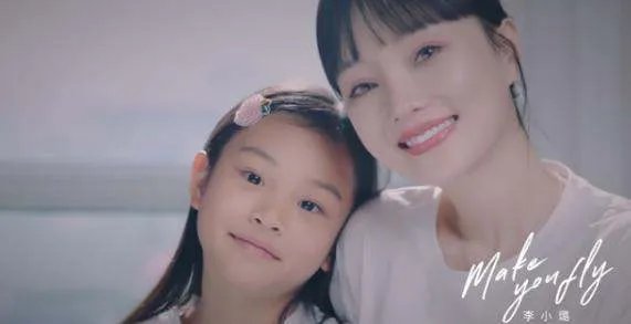 李小璐晒甜馨练舞蹲马步的视频，甜馨的状态看起来如何？