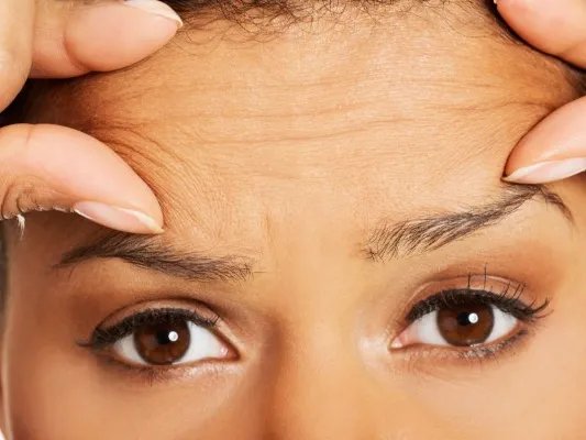眉心皱纹怎么回事