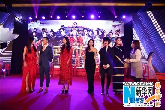 张馨予李晨分手后首次同场现身群访离场避免尴尬(图)