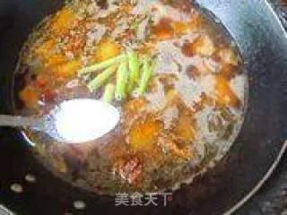 土豆炖鸡块