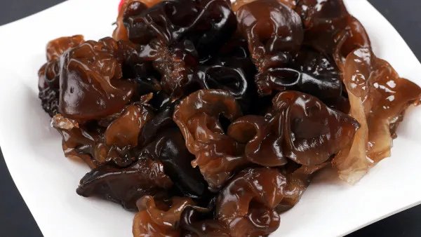 耳屎多是怎么回事?