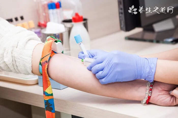 怎么在家自己拉直头发 头发拉直的步骤