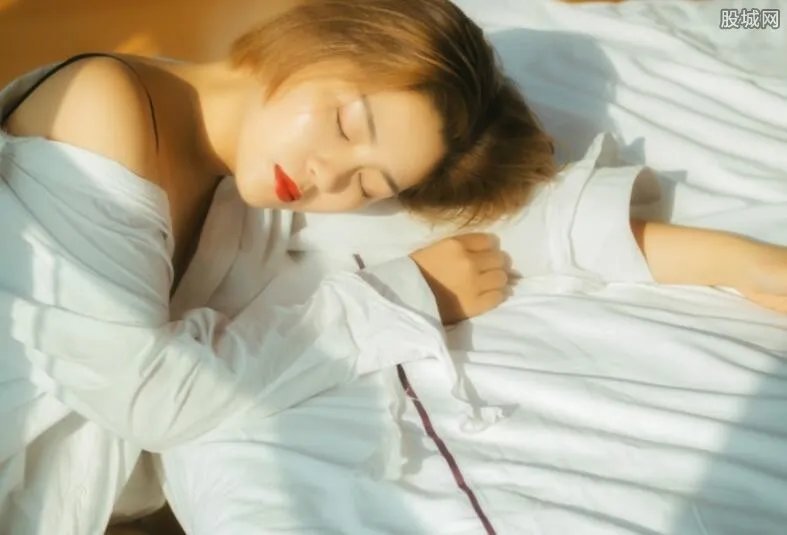 女儿爱上46岁的父亲 报案前删除所有暧昧短讯