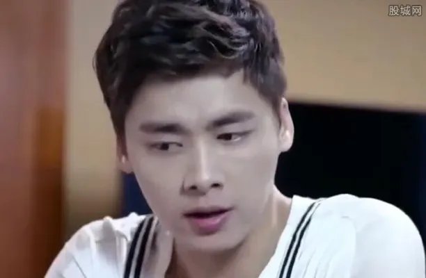 李易峰的父母是谁 李易峰父亲简历是做什么的家世背景惊人介绍