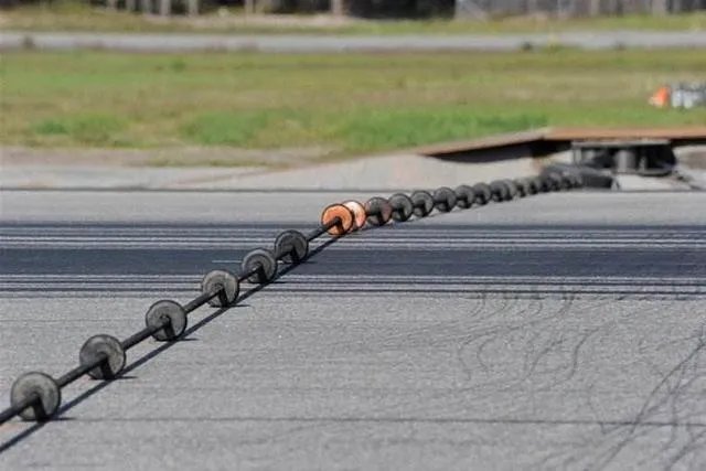 阻拦索是怎么样工作的?