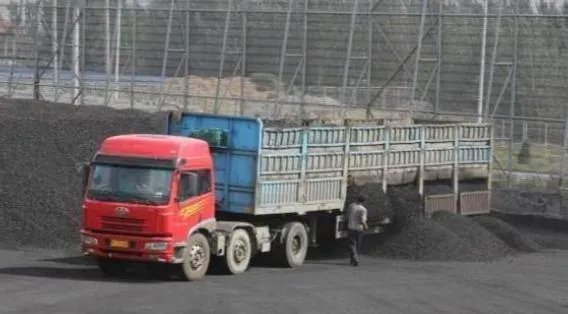 司机未戴口罩被罚2千大哭,多方回应并没有罚款!背后有人在炒作吗?