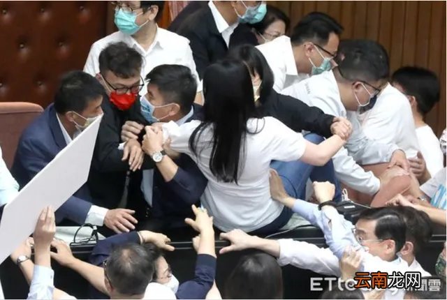 今天刚刚发生的重大新闻