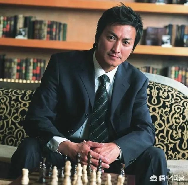 何家劲一生中演过多少部电视剧？