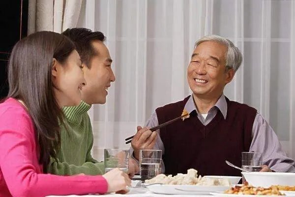 第一次去男朋友家注意什么 第一次去男朋友家带什么礼物好