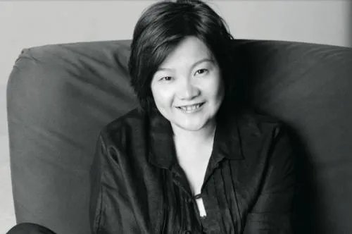 洪晃是谁的女儿家世和真实身世介绍 洪晃年轻时很美个人资料简介