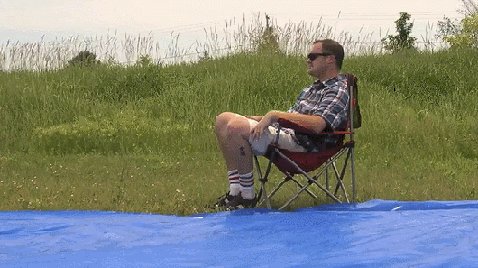 大胸妹子也有大烦恼 动图妹子演示一秒钟从性感变喜感