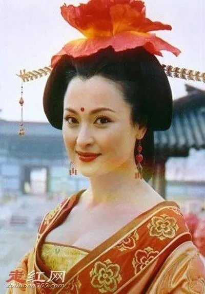 王璐瑶胸有多大 自夸奶大是怎么一回事