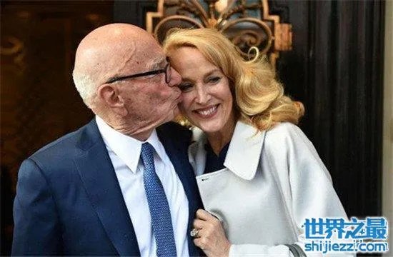 默多克身价多少亿，号称地球上最有钱的单身男士 