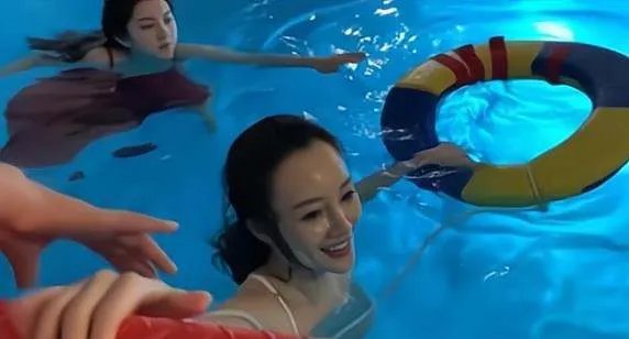 李小璐晒甜馨练舞蹲马步的视频，甜馨的状态看起来如何？