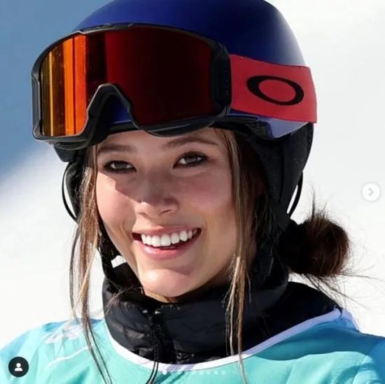 网友偶遇谷爱凌街头跑步 穿运动背心身腹肌明显