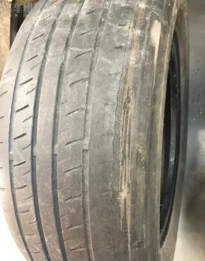 轮胎起皮的原因是什么 轮胎起皮了要不要换 