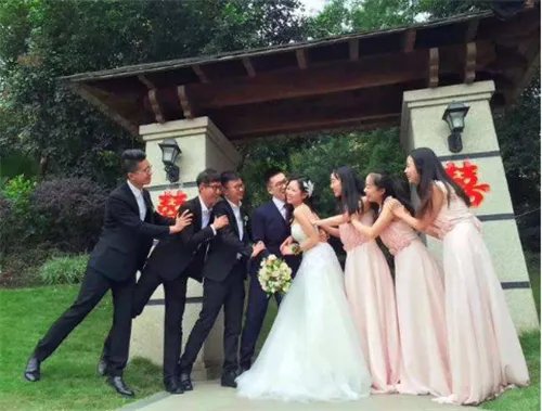 伴郎要给红包吗 伴郎的职责是什么