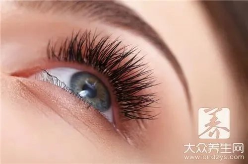 假睫毛胶水应该怎么卸?